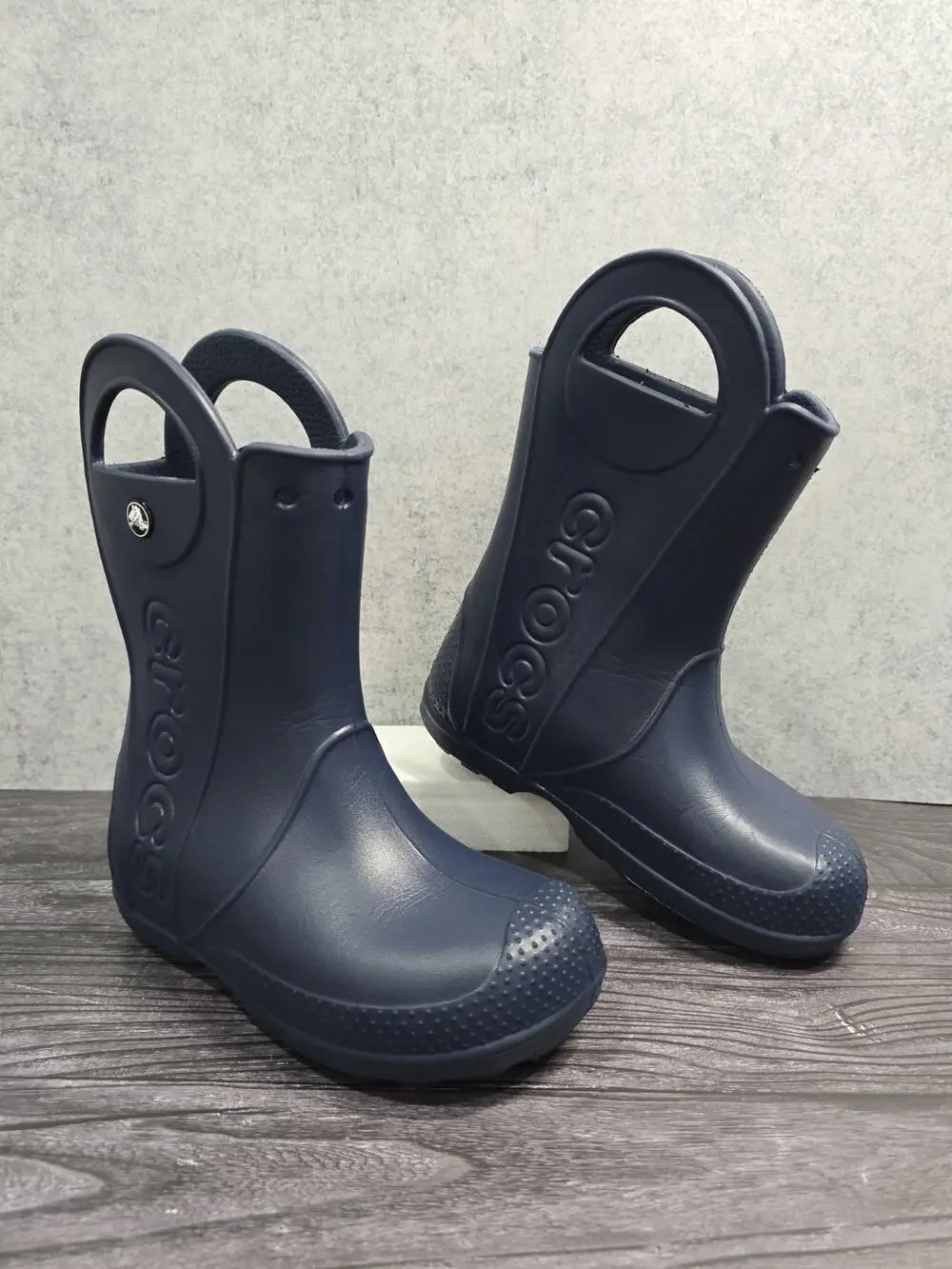 Crocs Kids Handle It Rain Boots Navy Blue Size J1 EUC Waterproof Pull On 12803